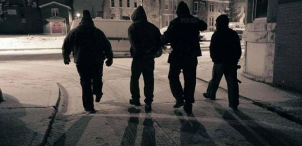 Ανήλικοι με μαχαίρι λήστεψαν παιδιά το βράδυ της Τρίτης